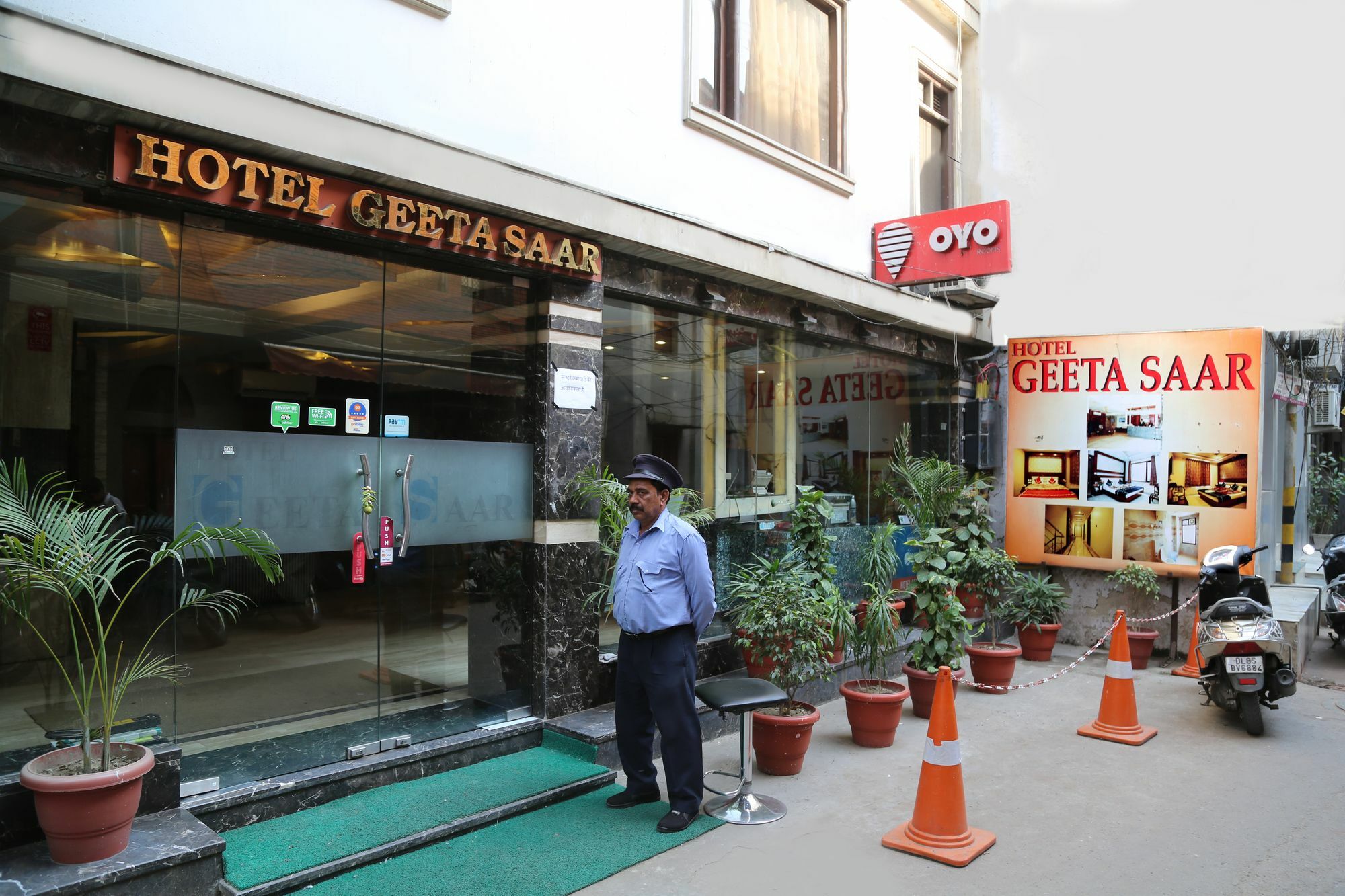 Hotel Geeta Saar New Delhi Exterior photo